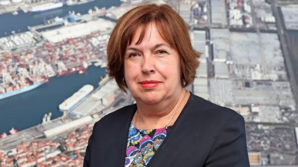 Nevenki Kržan, ki je ohranila status predsednice uprave Luke,  in 
delavskemu direktorju Vojku Rotarju, se bosta s 1. januarjem 
pridružila še  Gregor Belič in Gorazd Jamnik. 