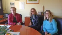 Pomen Regijske varne hiše Kras so predstavile (z leve): pomočnica 
direktorice CSD Južna Primorska Kristina Dekleva, direktorica 
Tjaša Rodman in vodja varne hiše Nataša Prelesnik Korošic.  