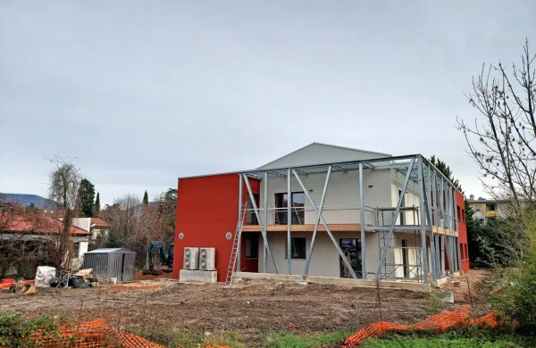 Hiša dobre volje bo končana do konca leta, 15. januarja se bo 
vanjo vselil dnevni center. 