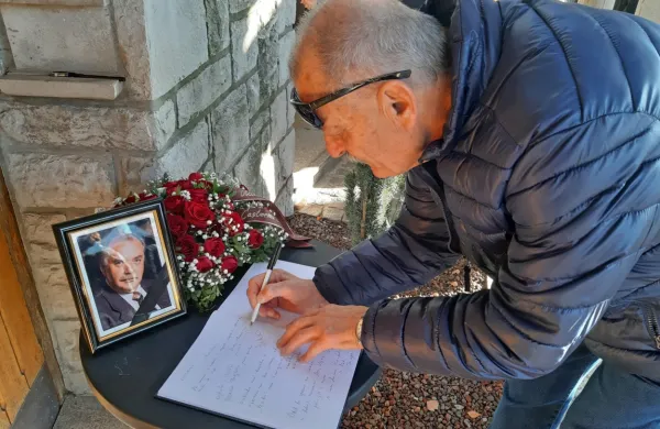 Mnogi so se Vojku Čeligoju v slovo poklonili tudi z zapisom v žalno knjigo.