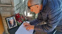 Mnogi so se Vojku Čeligoju v slovo poklonili tudi z zapisom v žalno knjigo.