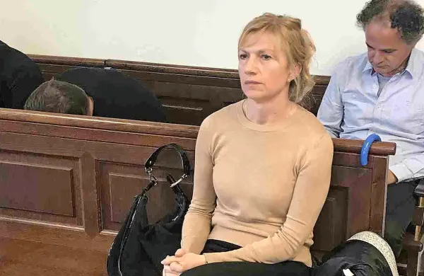 Vodja lekarne v bolnišnici Valdoltra Nataša Faganeli je bila zaradi 
prejemanja podkupnine obsojena na dve leti zapora.