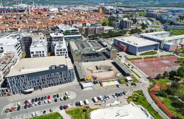 Bazenski kompleks in Arena Bonifika iz ptičje perspektive