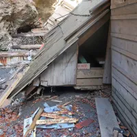 Čeprav so v celoti porušene tri barake PB Franja, je  preostalih 
enajst zalilo blato in v njih pričakujejo razrast lesne gobe.