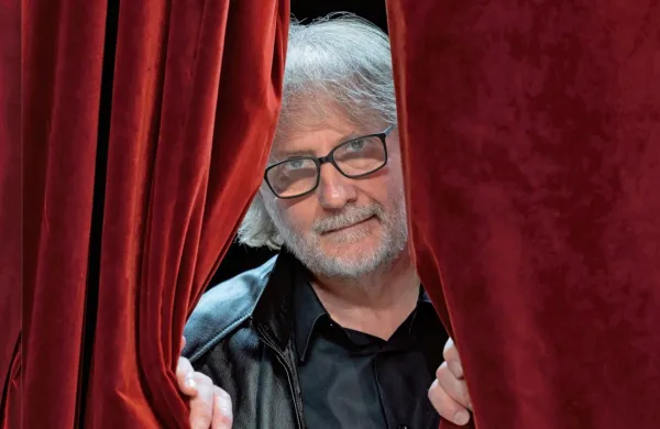 Vinko Möderndorfer na naslovnici monografije 