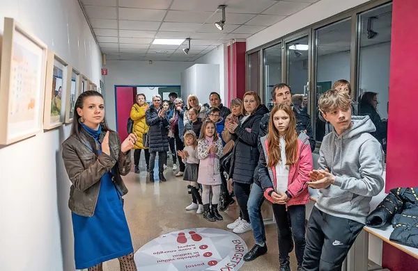 Festival se je začel na mednarodni dan migrantov z odprtjem 
razstave likovnih del osnovnošolcev na temo preseljevanja.