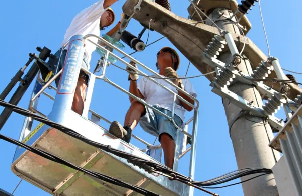 Najvišjo povprečno bruto plačo v regiji, 3000 evrov, dosegajo v 
dejavnosti oskrba z električno energijo, plinom in paro. 