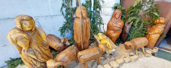 Lesene svetopisemske figurice na Sveti Gori.