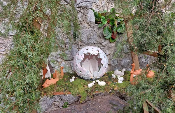 Jaslica na vhodu v Štanjel