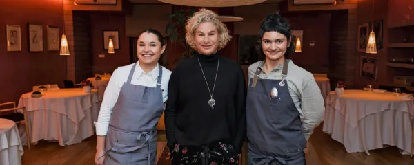 Chiara Pavan (Venissa, Benetke), Ana Roš Stojan (Hiša Franko, Staro selo) in Karime Lopez (Osteria Gucci, Firence - leve) so združile 
moči za skupno gastronomsko pripoved v Starem selu pri Kobaridu.   