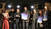 Naj penina Portoroža 2023 (z leve): vinska kraljica slovenske Istre 
Neja Mihelj, župan Pirana Andrej Korenika, Tadej in Taras Gašparin 
iz kleti Silveri, ki sta pridelala šampionsko penino, vinski vitez 
Gašpar Gašpar Mišič ter nagrajenca za rose penino Olga Visintin 
(Veralda) in za rdečo penino Boštjan Zidar (Vinakoper). 