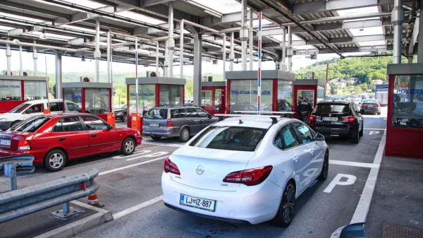 Še nedavno so bili nekateri obmejni prebivalci prepričani, da so se  
od tovrstnih gneč na meji poslovili.  