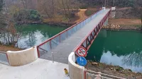 Brv povezuje bregova reke Vipave v soteski Pekel in je sestavni del 
približno 40 kilometrov dolge tematske poti.