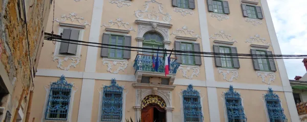 Poznobaročna palača Besenghi Degli Ughi je že od leta 1953 dom izolske glasbene šole, ki je nedavno slavila 70-letnico 
delovanja. 