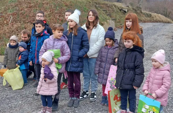 Otroci so komaj čakali, kdaj se bodo odpravili z vrečkami od vrat 
do vrat. 