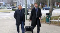 Obsojenega  Franja  Keleminovića (levo)  je  sprva zagovarjal  odvetnik  Roman  Završek.  