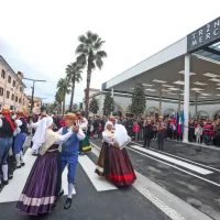 Dolga leta so branjevci čakali, letos pa dočakali nadstrešek nad koprsko tržnico, srcem mesta. Nakar je sledil 
še poskus s potopnim valjem, ki je na Pristaniški ulici prednost dal pešcem. Vinskega pridelka pa nismo 
videli le na stojnicah, temveč tudi v Badaševici, ki je zato postala gnijoča in smrdeča. Kdo je vanjo izlil vino, 
še vedno ni znano. 