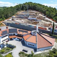 Ankarančani so vse bliže novemu pokopališču, ki naj bi ga odprli aprila 
2024 ter simbolično zaključili projekt, ki jih je peljal v ustanovitev nove 
občine. Leto je prineslo tudi zaostrovanja med politično koalicijo in 
opozicijo, okoli nečesa pa sta se vendarle strinjali: lokale ob morju, s 
katerimi je doslej upravljala občina, bodo dali v najem gostincem. 