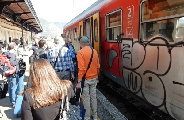 Poleti je za popotovanje z vlakom med Primorsko in Gorenjsko  
izjemno zanimanje. 