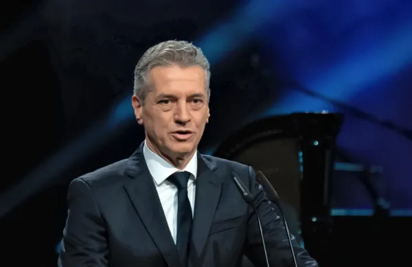 Premier Robert Golob