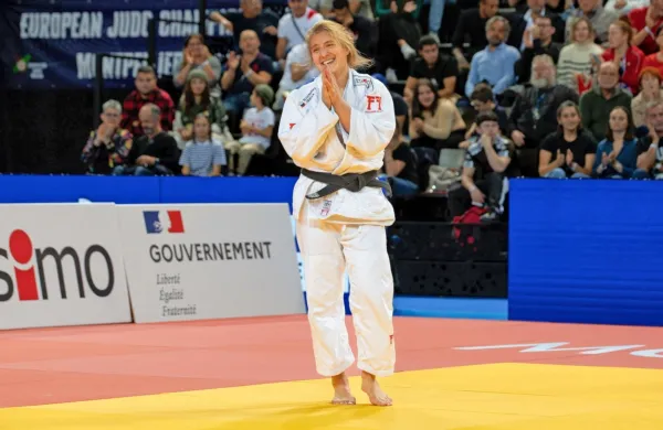 Tako se je Andreja Leški po zadnji borbi razveselila naslova 
evropske prvakinje na začetku novembra v Montpellieru. 