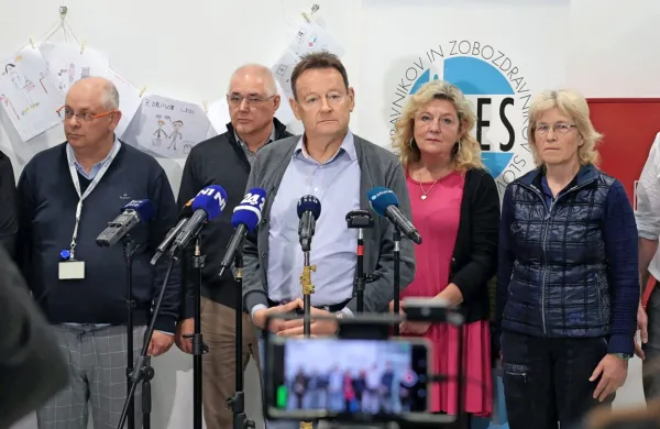 Glavni odbor  Fidesa je vlado pred stavko pozval k pogajanjem, a 
predstavniki vlade niso prišli.  