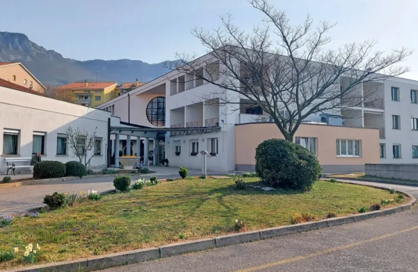 Občina bo dom starejših občanov  po selitvi stanovalcev  v dom 
Kresnice  namenila sorodnim programom, namenjenim starejšim 
in drugim ranljivim skupinam.   
