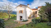 Hiša Alojza Kocjančiča bo tudi letos postala zbirališče in izhodišče 
za izjemne vizualne zgodbe, ki bodo nedvomno obogatile umetniško pokrajino Slovenske Istre in širše.