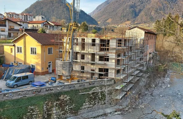 Po dolgih letih v Tolminu gradijo večji stanovanjski objekt, v 
katerem bodo tudi depoji Tolminskega  muzeja.