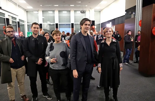 Levica poziva vlado, naj se pridruži tožbi južnoafriške republike 
proti Izraelu.

