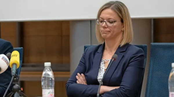 Nekdanja ministrica za javno upravo Sanja Ajanović Hovnik je po odstopu zaposlena na agenciji za kmetijske trge in razvoj. 