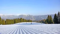 V Cerknem se intenzivno pripravljajo na jutrišnje odprtje smučarske sezone. 