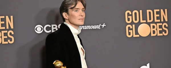 Cillian Murphy s priznanjem za najboljšo glavno moško vlogo na 
letošnji podelitvi zlatih globusov