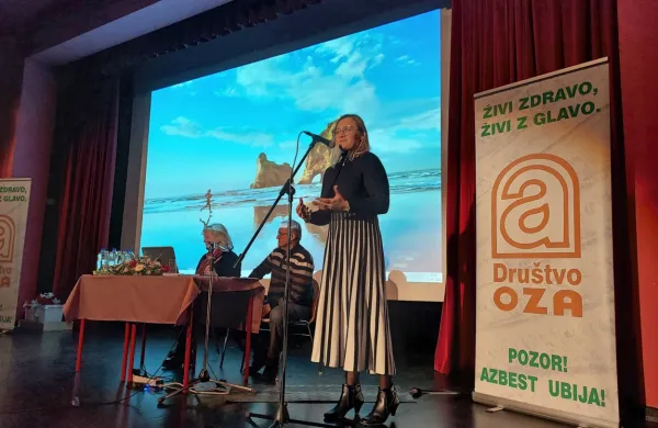 Katja Mohorčič je predstavila zdravljenje mezotelioma z  imunoterapijo. 