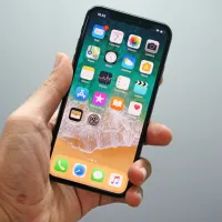  Uporabniki iOS prisegalo na Applov iPhone.  