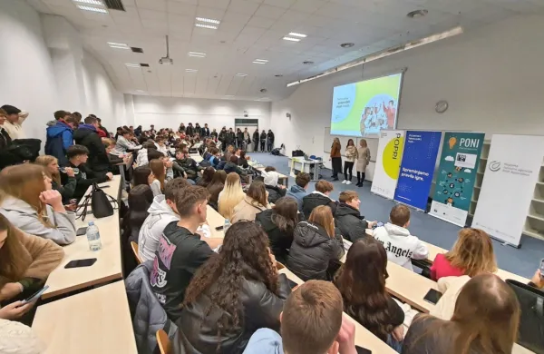 Velika dvorana PTP je ob včerajšnji predstavitvi 45 inovativnih idej že pokala po šivih.