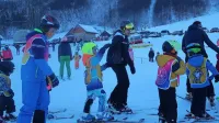  Na SKI Bor z dobro obiskano šolo smučanja bo  do šolskih počitnic 
med delovniki nočna smuka (od 17. ure), med vikendi pa tudi 
dnevna.  