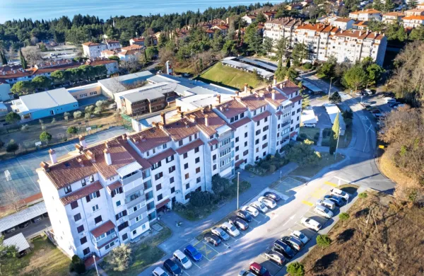 Zanimanje za prizidavo dvigal so dali stanovalci treh blokov v 
Regentovi in treh blokov v Cahovi ulici. 