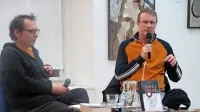 Pisatelj Tadej Golob v pogovoru z Robijem Šabcem o svojem delu 
in o skorajšnjem kolesarskem vodniku Pikčasta Slovenija.