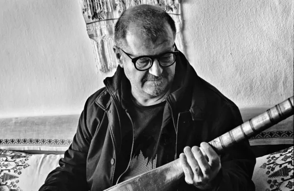 Ahmed Burić bo drevi ploščo Sin pustinje predstavil v koprskem 
gledališču.