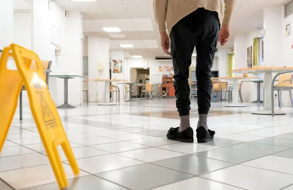 Domovi za starejše opozarjajo, da se kadrovska stiska iz dneva v 
dan poglablja. 