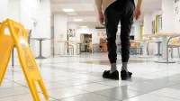Domovi za starejše opozarjajo, da se kadrovska stiska iz dneva v 
dan poglablja. 