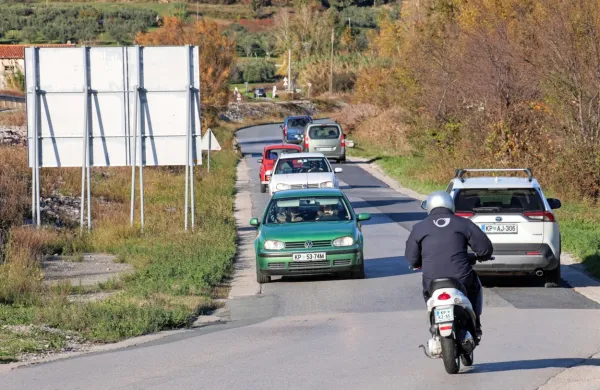 Še letos naj bi se začela rekonstrukcija Železniške ceste, ki prinaša 
širše cestišče, pločnik, kolesarsko stezo in nov most. 