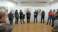Razstava Mozaik 2024 prinaša snovanja  treh slikark in fotografa. 