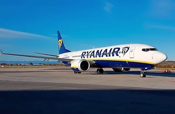 Letalo Ryanair na ronškem letališču