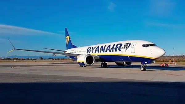 Letalo Ryanair na ronškem letališču