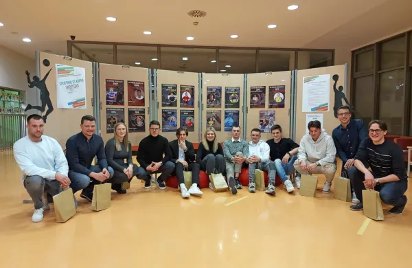 V enem kadru zbrani naj športniki OŠ Koper. 