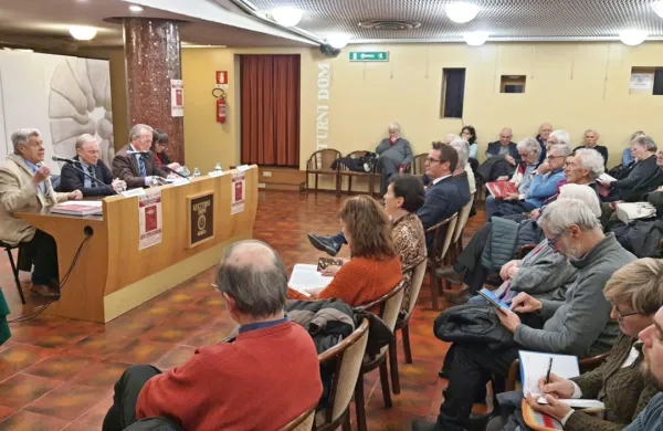 Predstavitev v slovenščino prevedene knjige je pritegnila veliko 
zanimanja udeležencev iz obeh Goric.