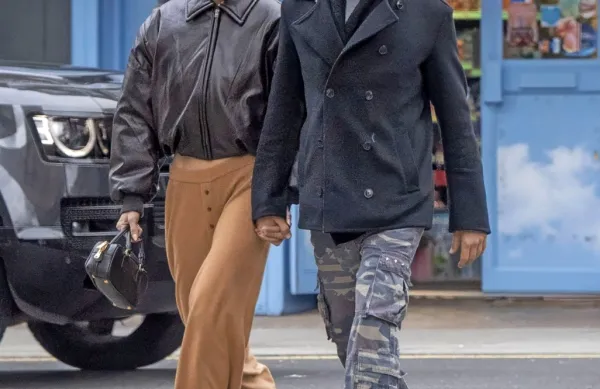 Gigi Hadid in Bradley Cooper z roko v roki