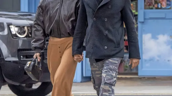 Gigi Hadid in Bradley Cooper z roko v roki